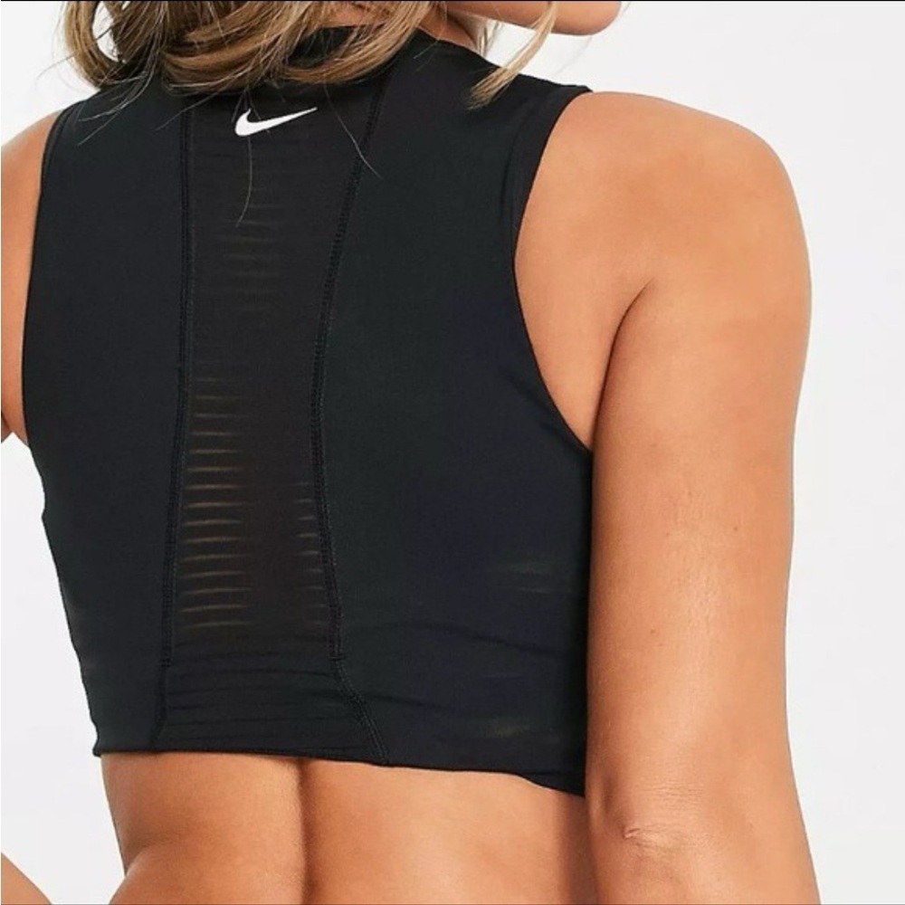 Nike crop top /bra - Picture 4 of 4